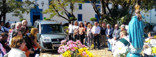 Em cerimônia com a presença de Dom Walmor, irmãs recebem doação de veículo