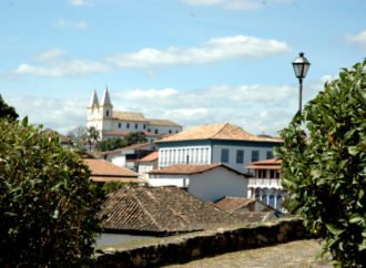 Lindas homenagens a Santa Luzia, que completa 327 anos nesta segunda-feira