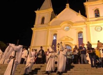 Santa Luzia recupera tradição medieval com procissão que termina no cemitério
