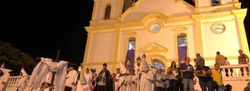 Santa Luzia recupera tradição medieval com procissão que termina no cemitério