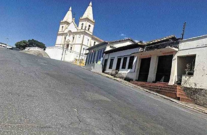 Santa Luzia cobra resultado de exames de mais de 300 casos suspeitos de covid-19
