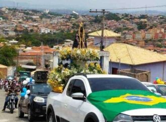 Moradores de Santa Luzia festejam Nossa Senhora Aparecida com longa carreata