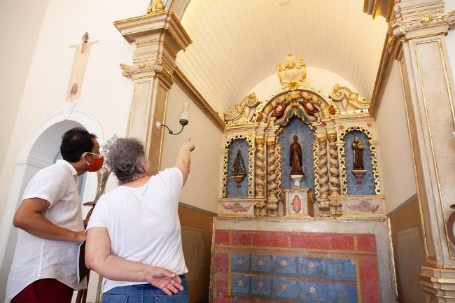 Após dois anos de trabalho delicado, o altar do asilo São Jerônimo foi restaurado