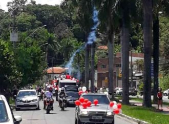 Na manhã de Natal, ‘bom velhinho’ mantém a tradição em Santa Luzia