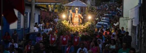 Fé mantém Festa de Santa Luzia viva: 50 mil pessoas passam pela cidade