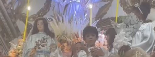 Surdo e autista, luziense de 9 anos emociona na tradicional coroação de maio
