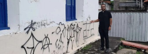 Mesmo tombada, Igreja do Rosário não escapa do abuso de pichadores
