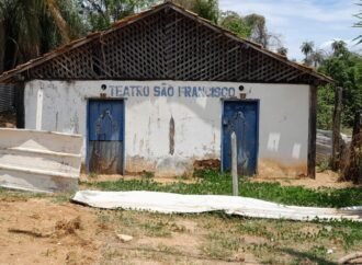 Aos 71 anos, Teatro São Francisco, em Taquaraçu, vive em completo abandono